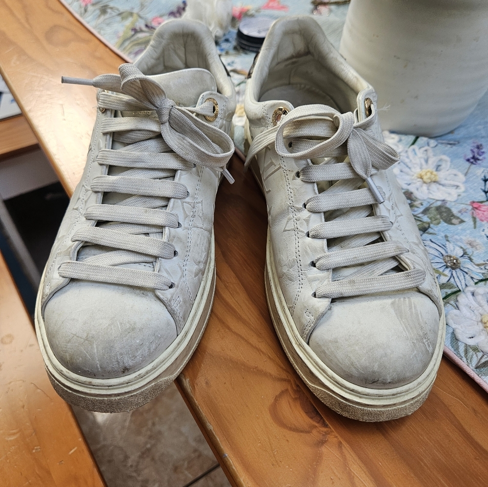 Louis Vuitton time out sneaker white womens shoe size Europe 37 or US 7